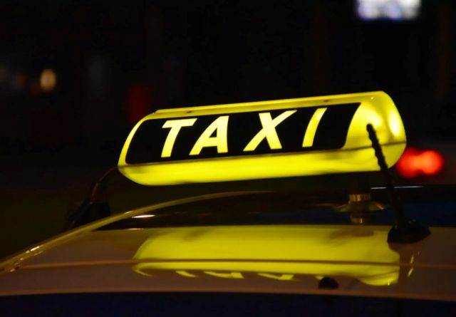 ροχαίο στη Θεσσαλονίκη – Οδηγός ταξί παρέσυρε αστυνομικό