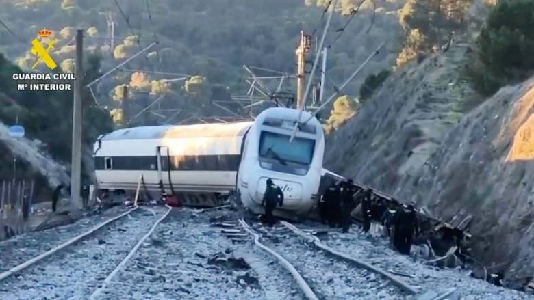 Σοκαριστικός εκτροχιασμός στην Ισπανία: 40 νεκροί
