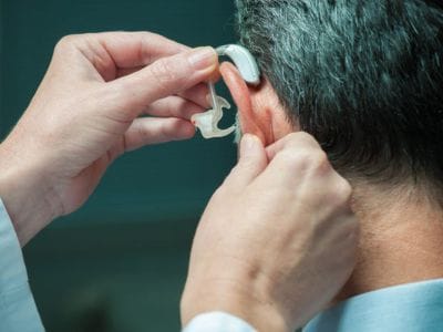 Διπλή επιδότηση σε περιπτώσεις σοβαρής βαρηκοΐας