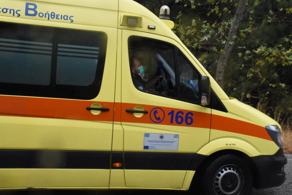 Πτώση 16χρονης στον Πειραιά