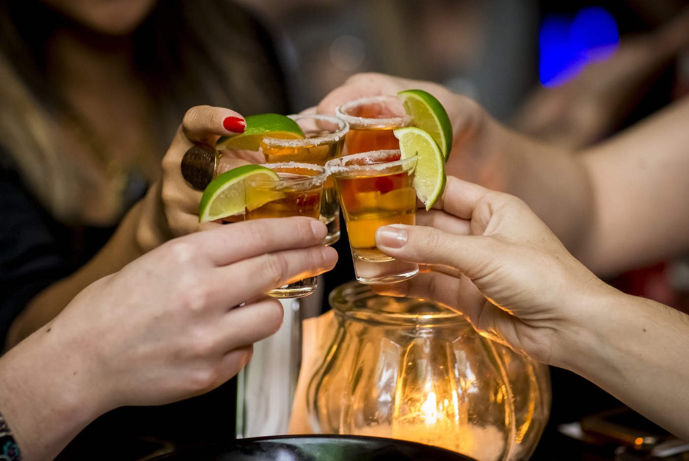 στη Σαντορίνη κατέρρευσε μετά από κατανάλωση αλκοόλ