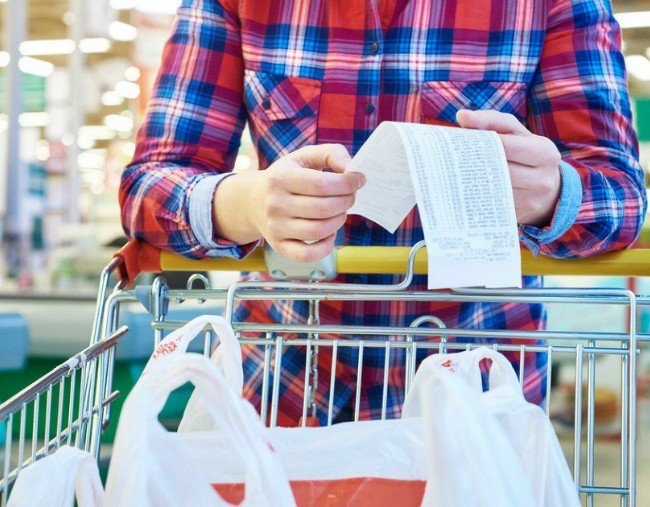 Η ακρίβεια πιέζει τα ελληνικά νοικοκυριά – Η καθημερινότητα αλλάζει