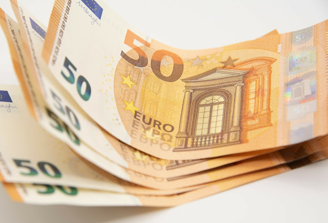 Πληρωμή 28 Νοεμβρίου. Ποιοι μένουν εκτός του επιδόματος 250€ λόγω ηλικίας ή εισοδηματικών/περιουσιακών κριτηρίων. Όλα τα SOS για να το λάβετε.