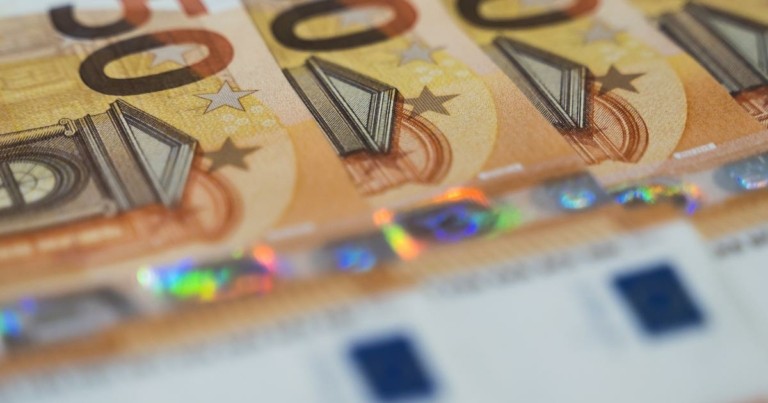 Δεν εμφανίστηκαν τα 250 ευρώ στον λογαριασμό σας; Δείτε πώς θα ελέγξετε αν είστε δικαιούχος και τι ισχύει για την πληρωμή της ενίσχυσης