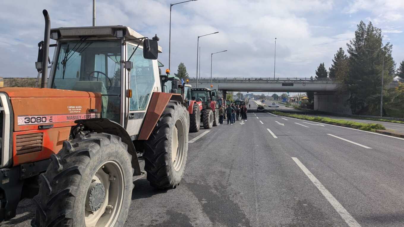 Κλιμακώνονται οι αγροτικές κινητοποιήσεις με σχέδιο αποκλεισμού του λιμανιού Βόλου
